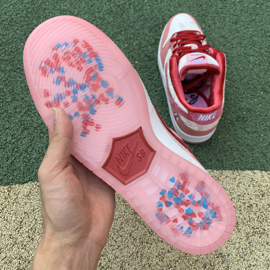 N*ke  Sneakers Dunk SB X Stragelove