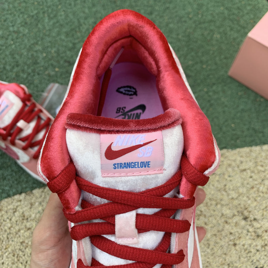 N*ke  Sneakers Dunk SB X Stragelove
