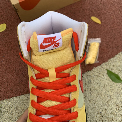 N*KE  Dunk SB Dunk High Sneakers