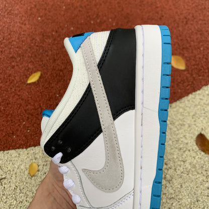 N*KE SB Dunk Low Sneakers AJ1