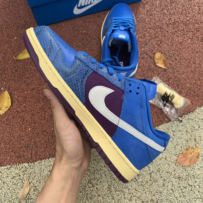 N*KE Undefeated  Dunk Low Sneakers