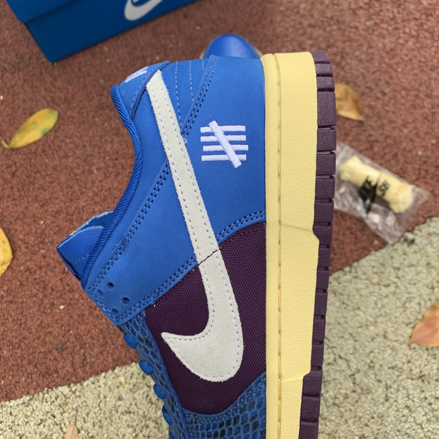 N*KE Undefeated  Dunk Low Sneakers