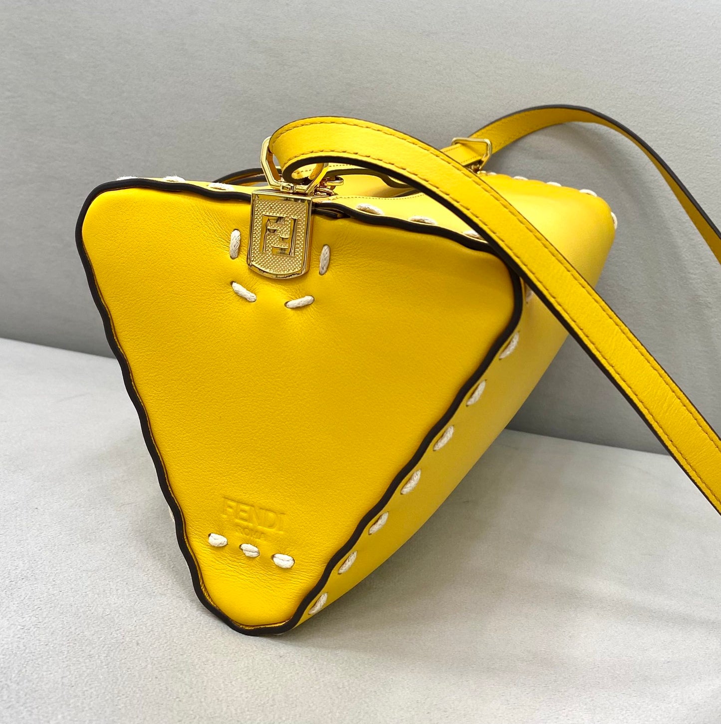 FEN Bag Triangle 24 cm 2 Color 's
