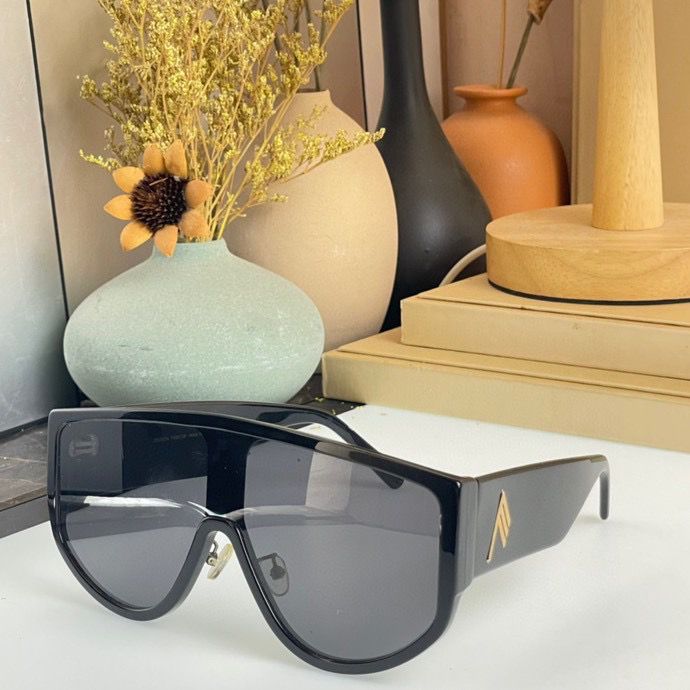 *BURBBER Sunglasses 3 Color 's