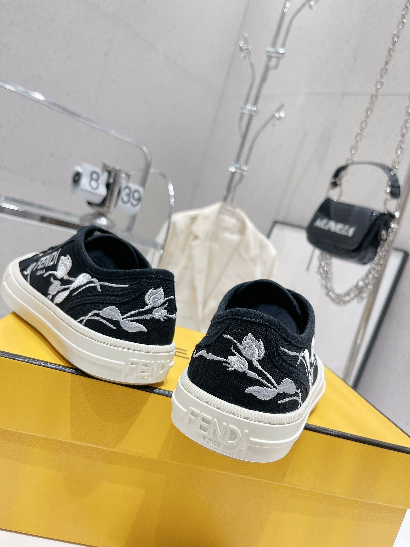 FEN  Sneakers Low  2 Color 's