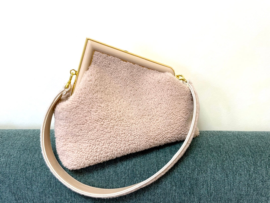 FEN  First Bag 2  Size 's Shearling 3 Color 's