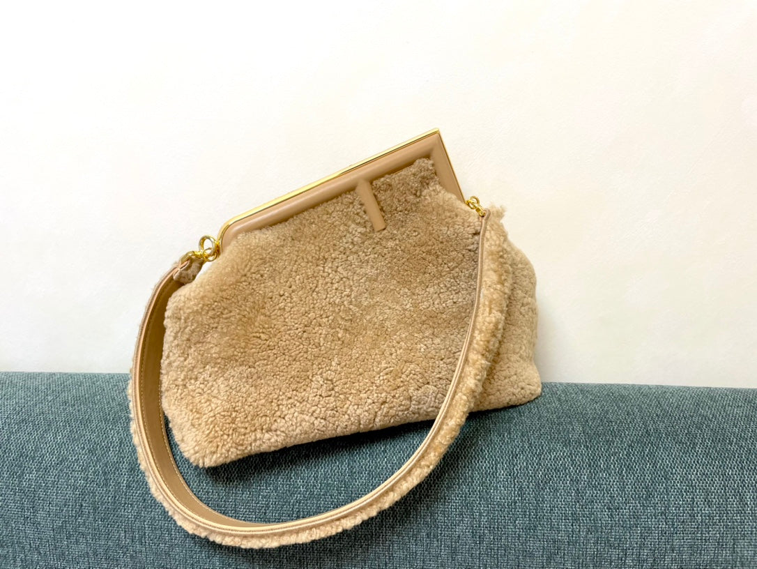 FEN  First Bag 2  Size 's Shearling 3 Color 's