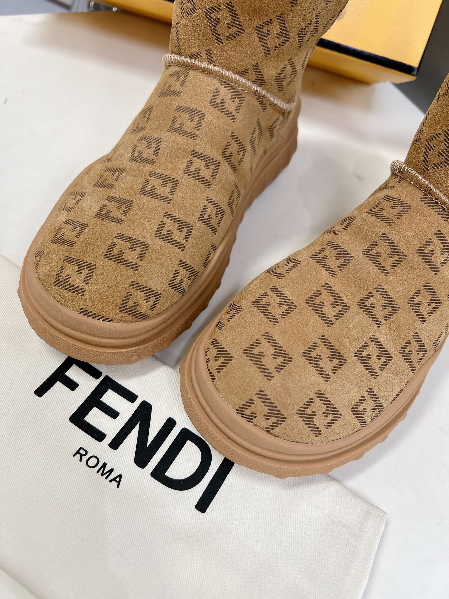 FEN  x UGG Boots MED