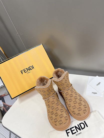 FEN  x UGG Boots MED