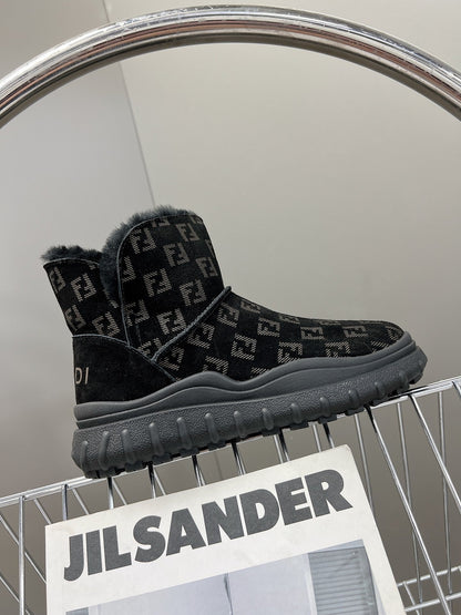FEN  x UGG Boots MED