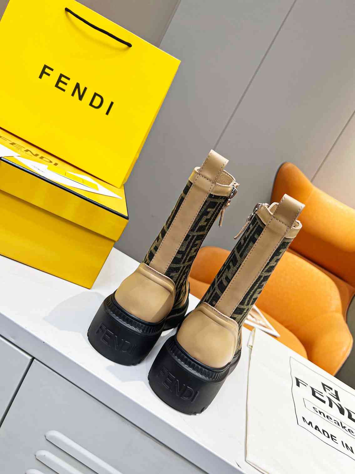 FEN Boots Domino