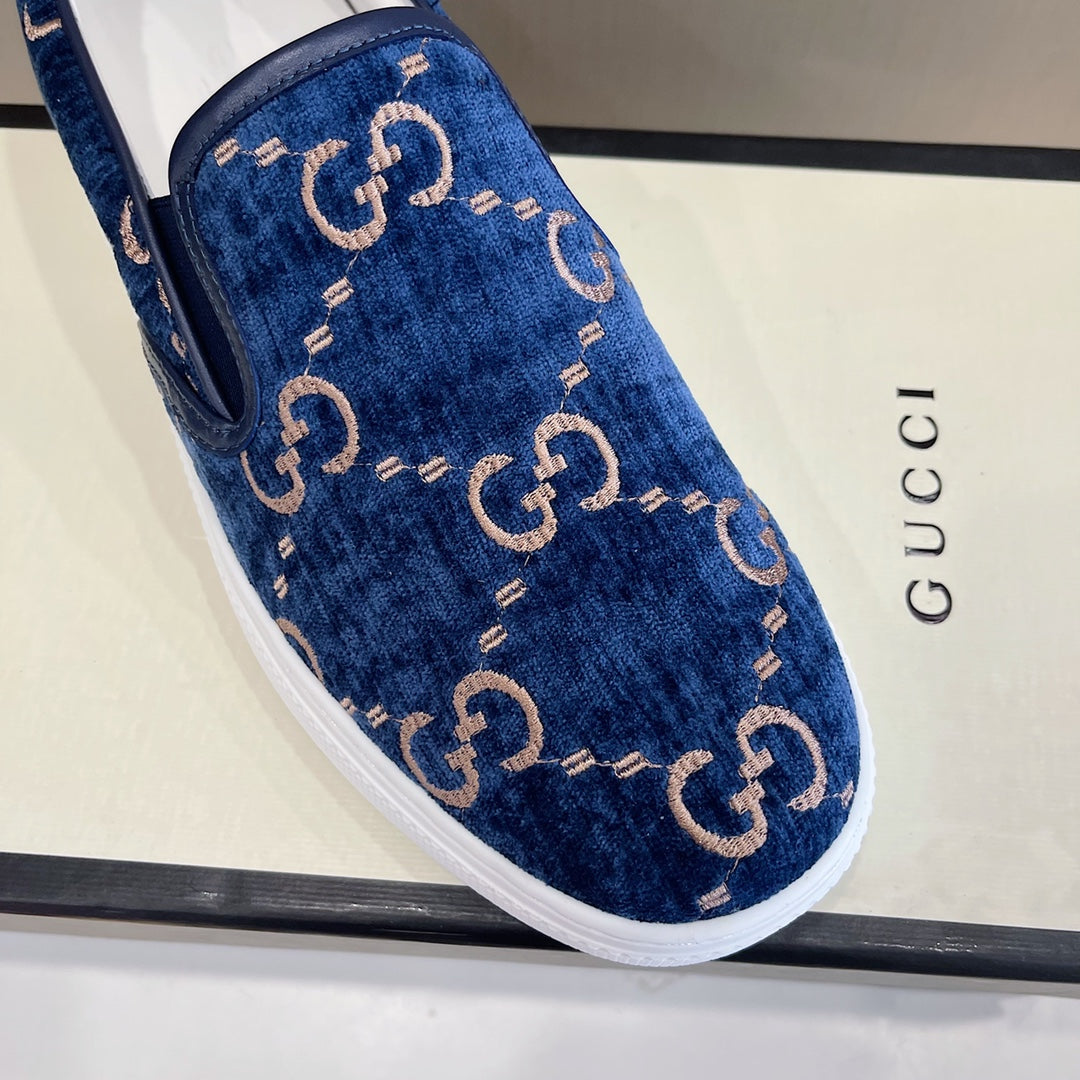 GU Sneakers Slip on