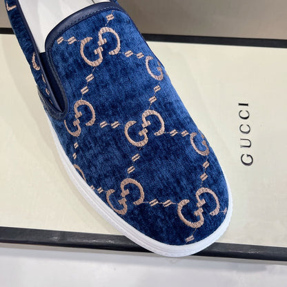 GU Sneakers Slip on