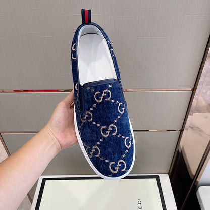 GU Sneakers Slip on