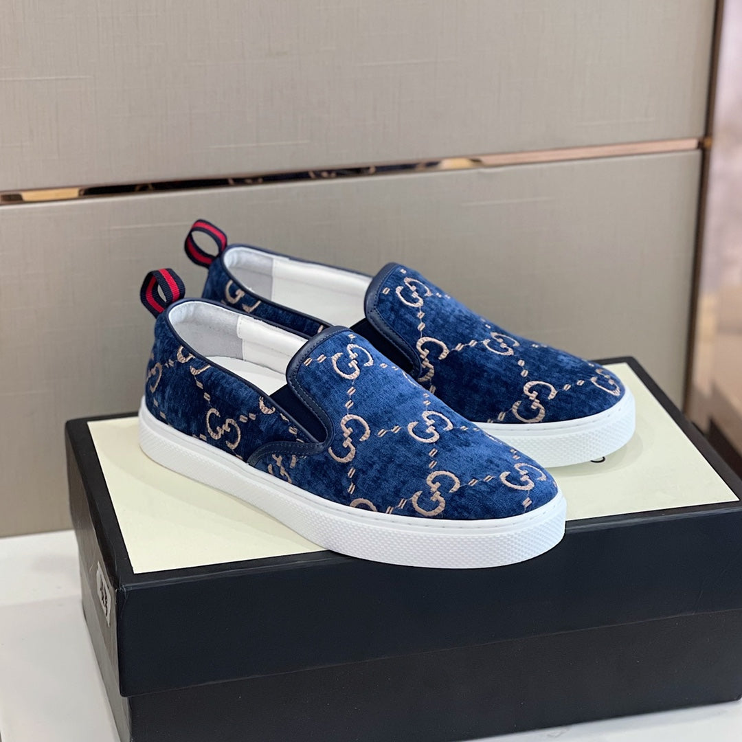 GU Sneakers Slip on