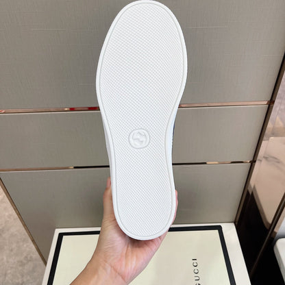 GU Sneakers Slip on