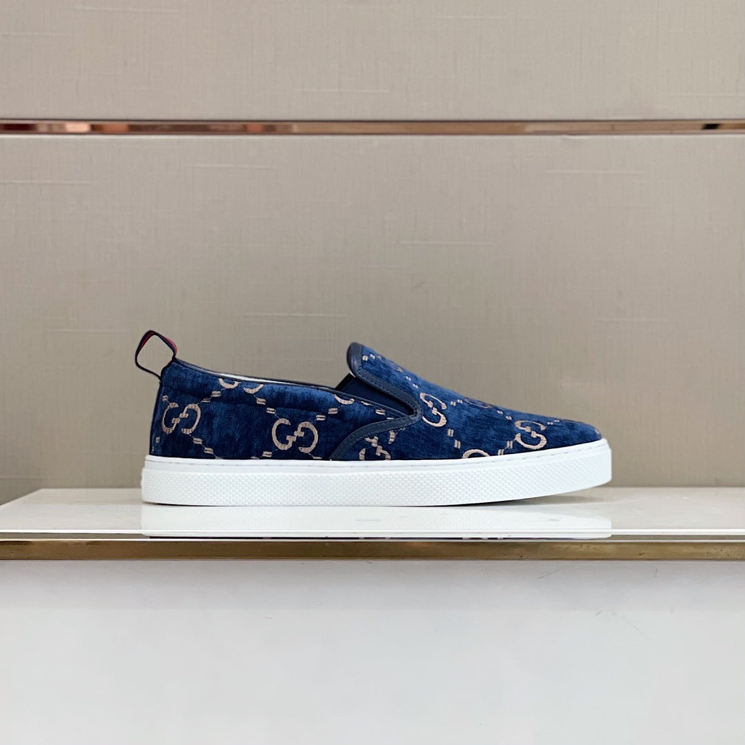 GU Sneakers Slip on