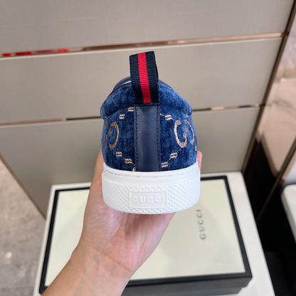 GU Sneakers Slip on