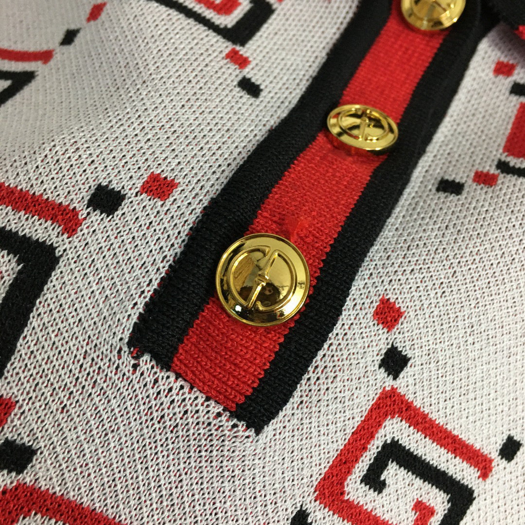 GU T-Shirt  Woman knitted Polo