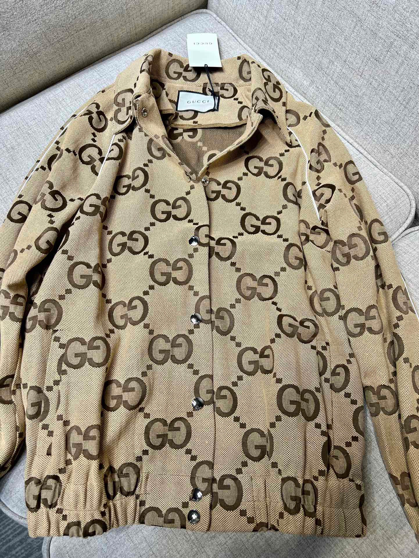 GU Jacket Jumbo  Logo