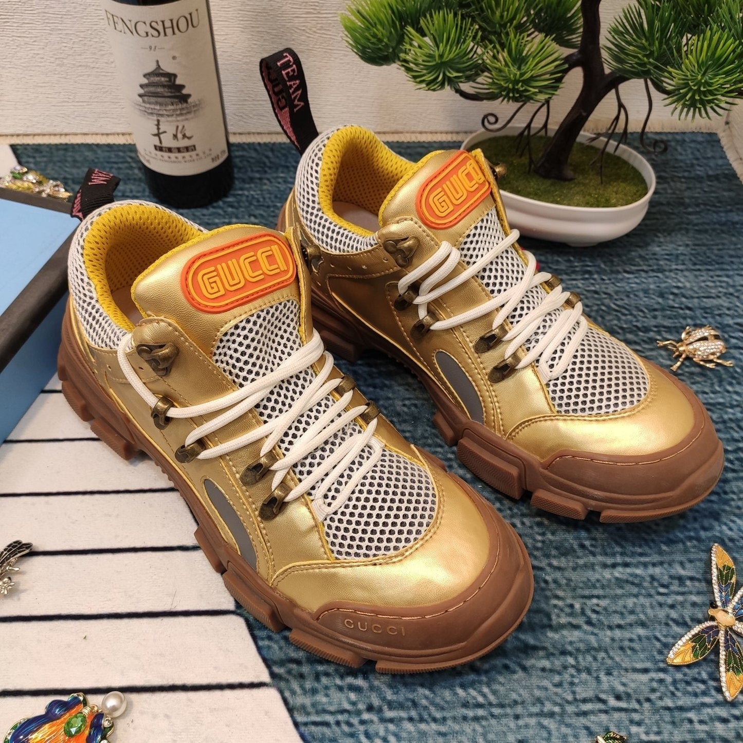 GU Sneakers Gold
