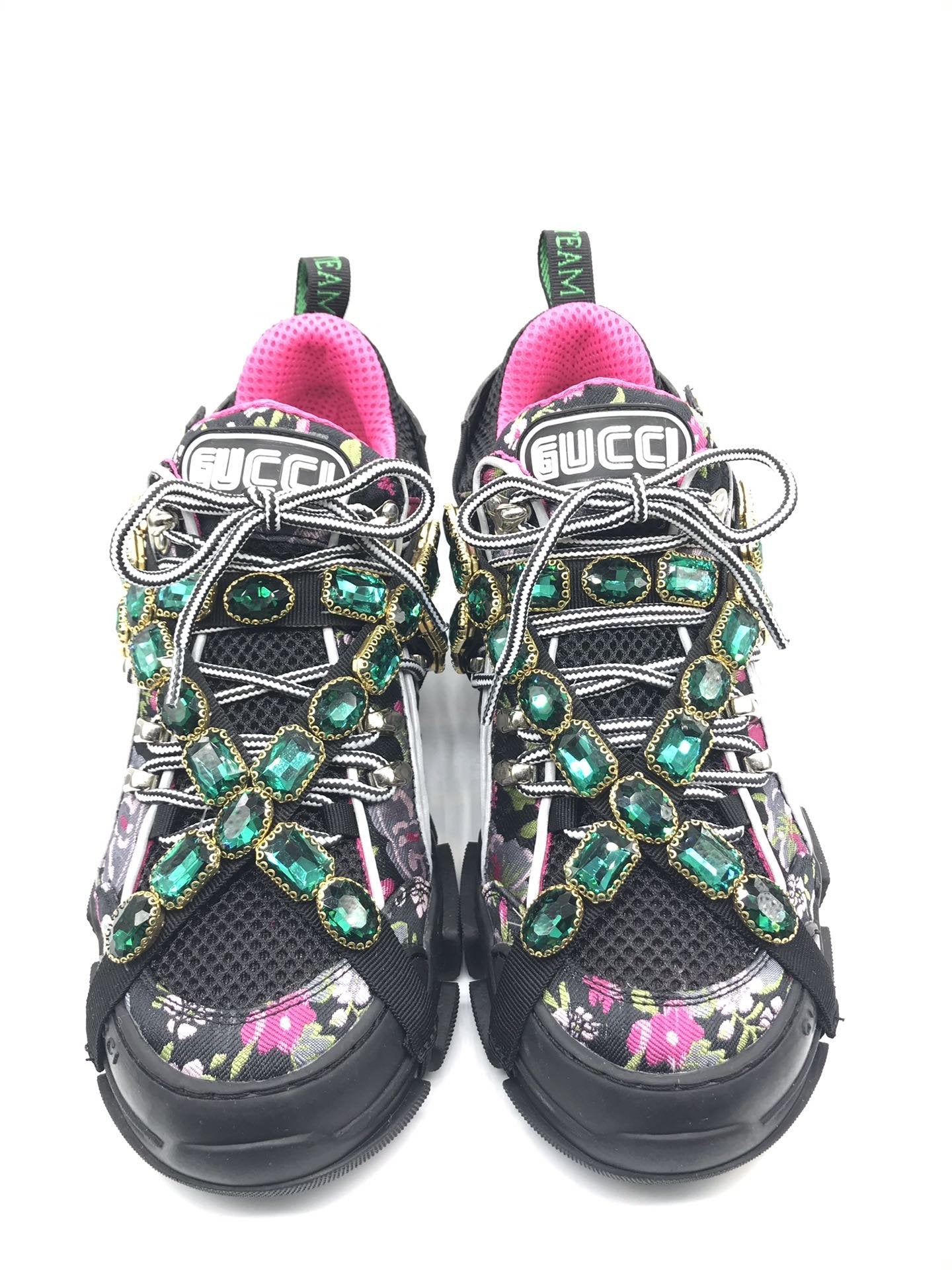 GU  Sneakers Embroidered