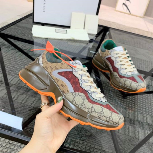 GU Sneakers Mono