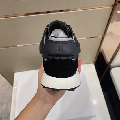 GIVENJY   Sneakers Run Away