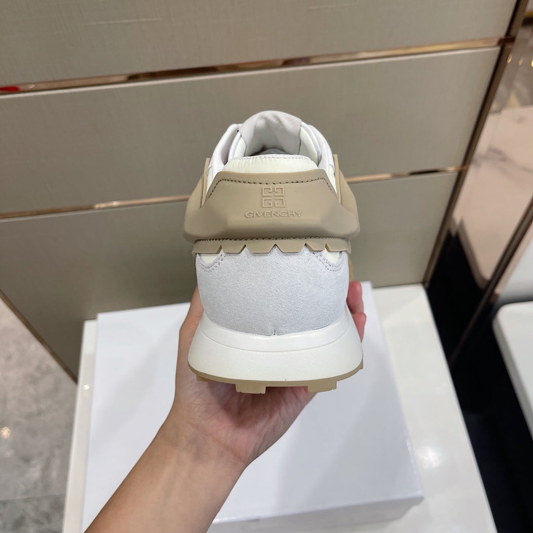 GIVENJY   Sneakers Run Away