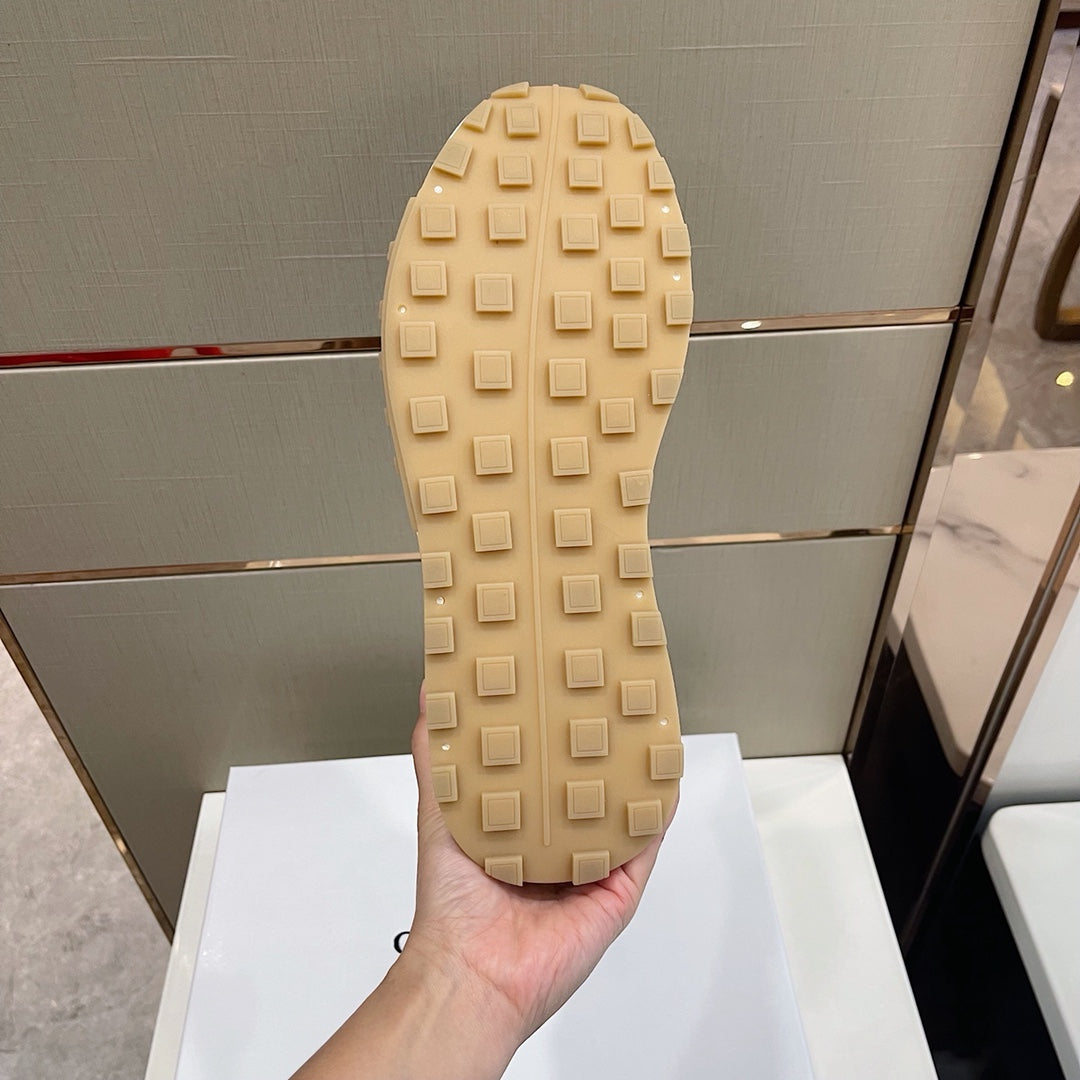 GIVENJY   Sneakers Run Away