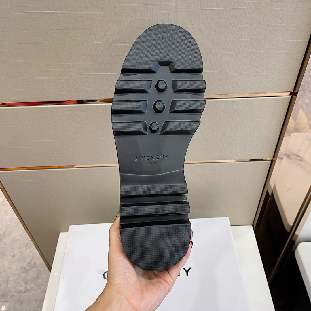 GIVENJY  Shoes  Logo