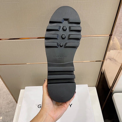 GIVENJY  Shoes  Logo