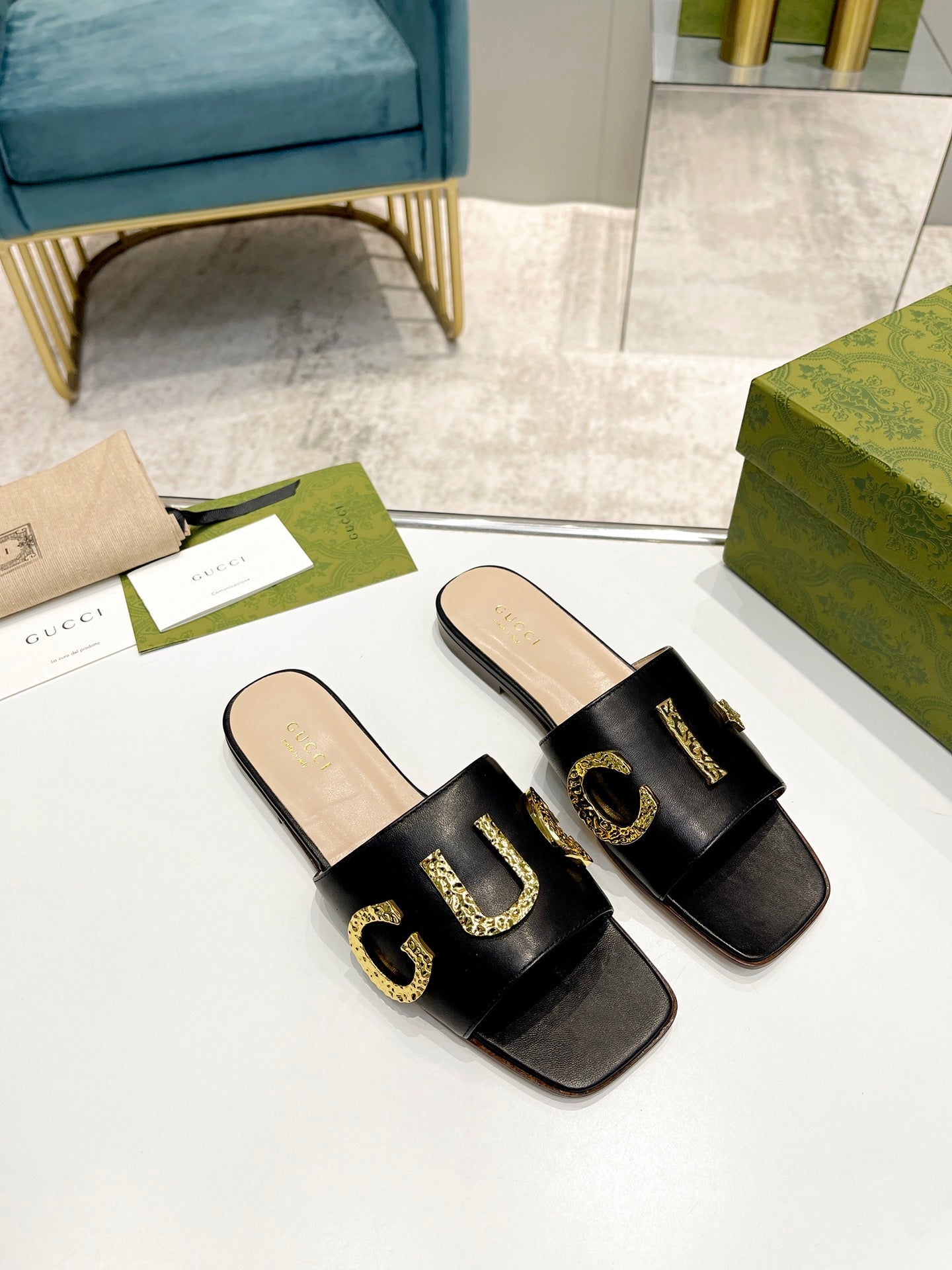 GU Slippers Jumbo Logo