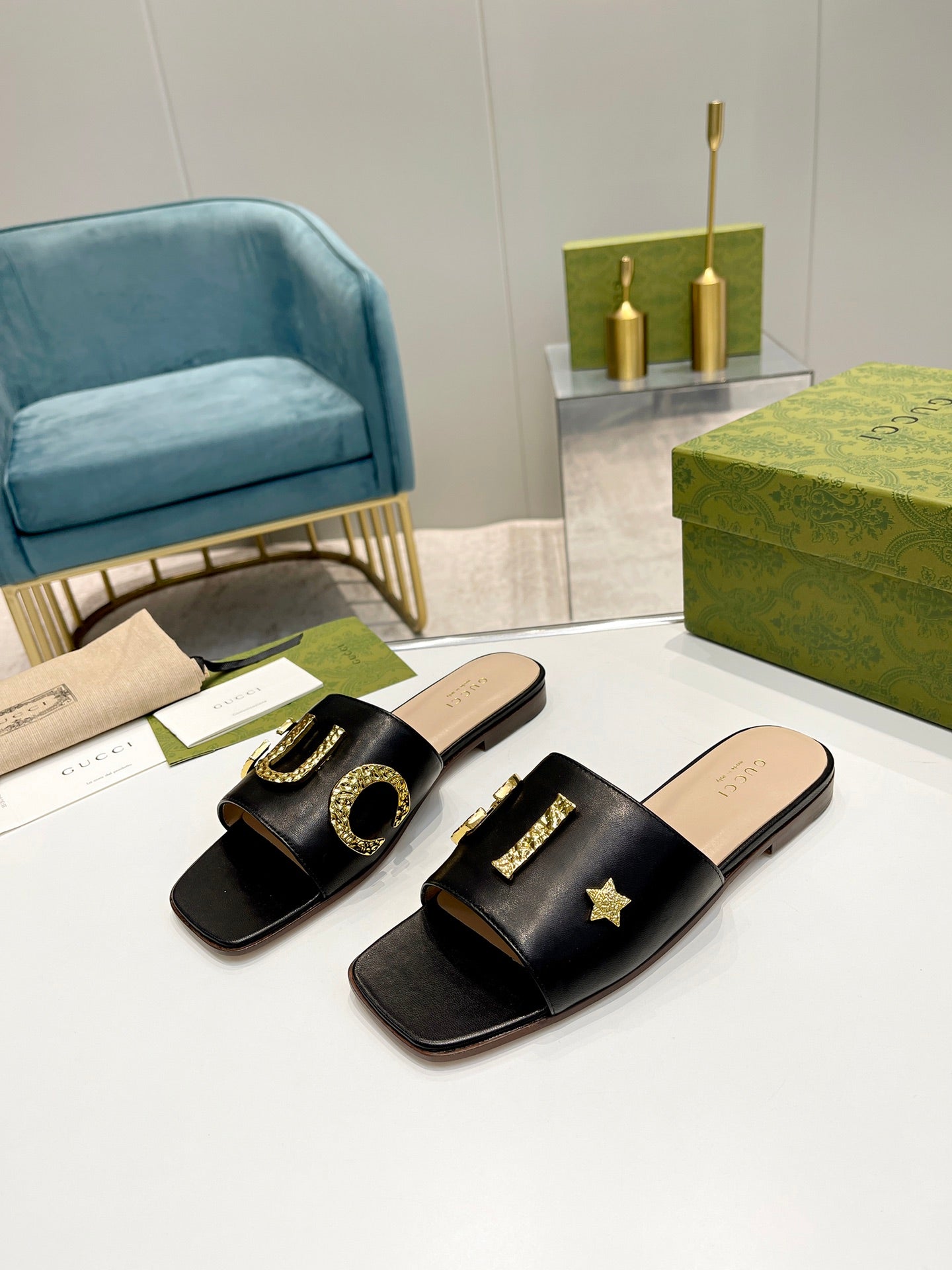 GU Slippers Jumbo Logo
