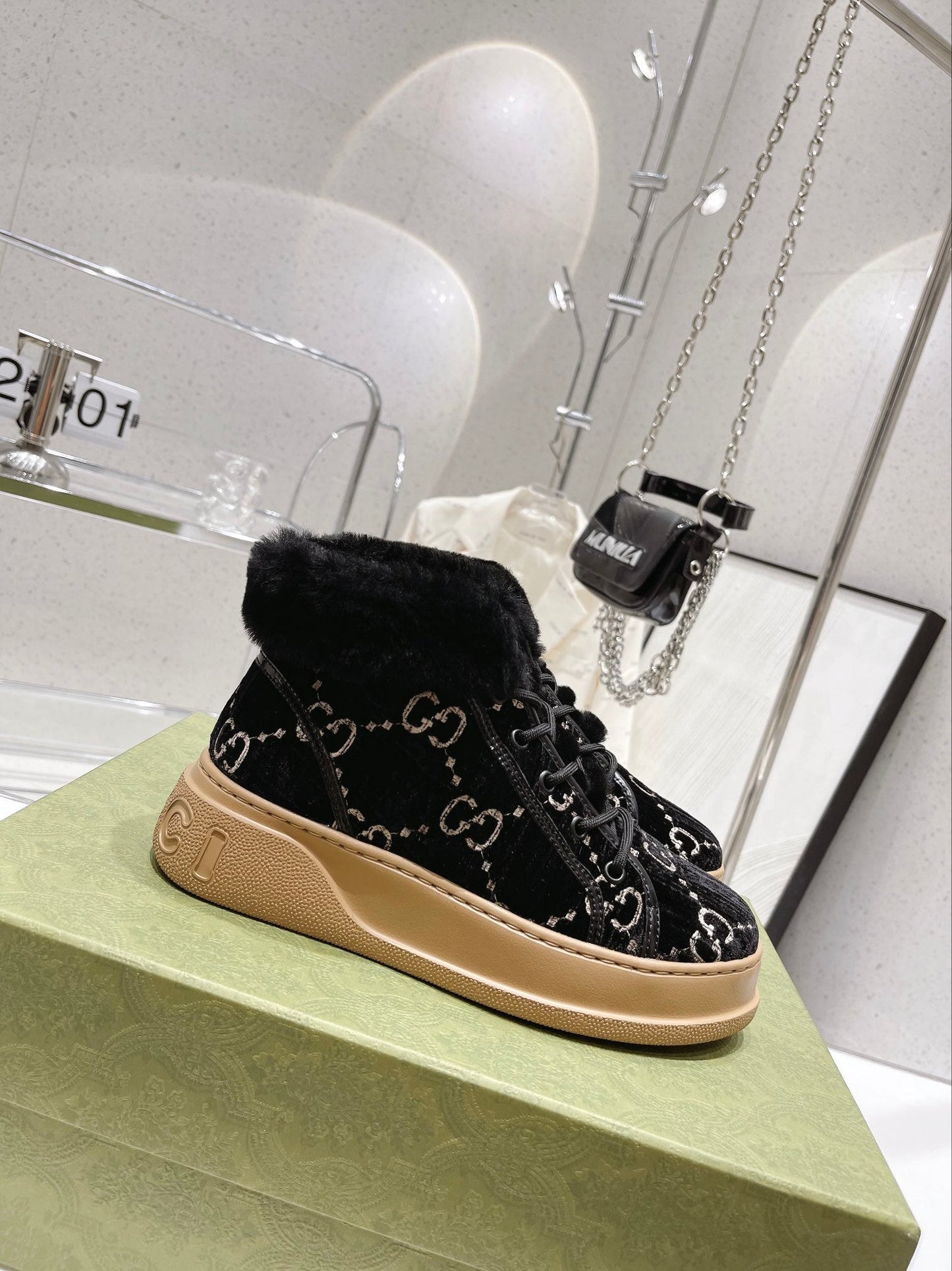 GU  Sneakers 2 Color 's Fur Trimmed