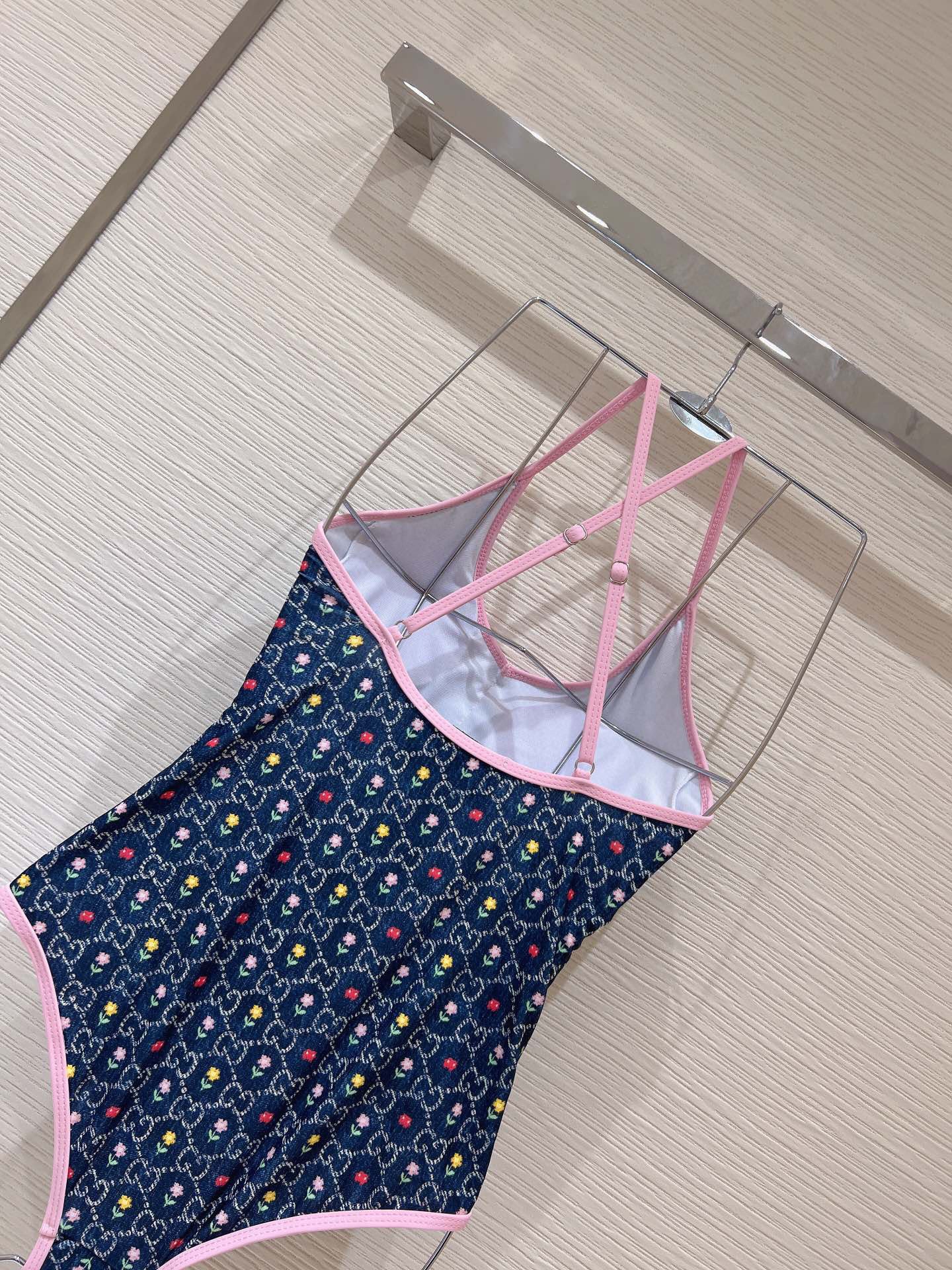 GU  Swimsuit Bikini