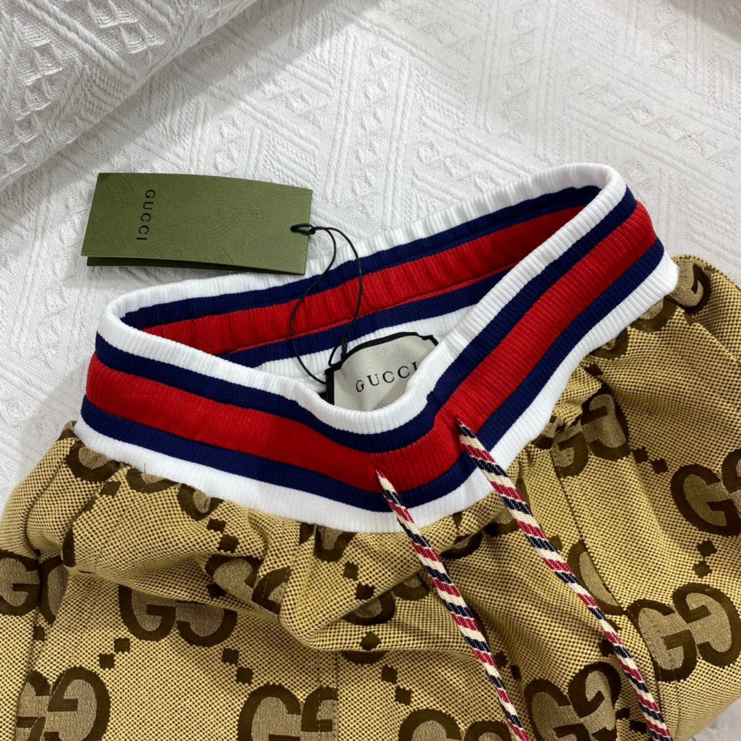 GU Shorts Sweatpants Woman