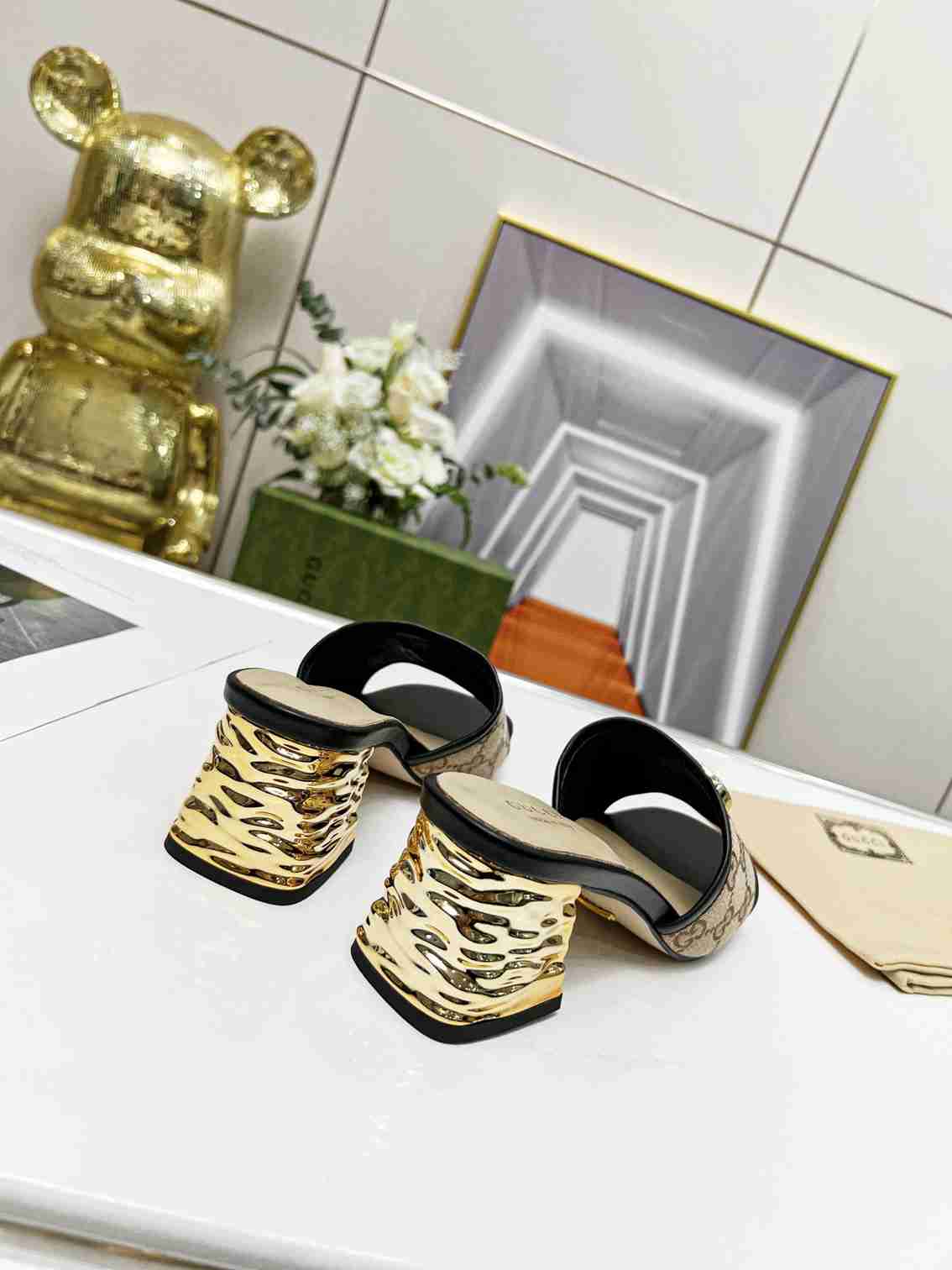 GU Sandals Slippers