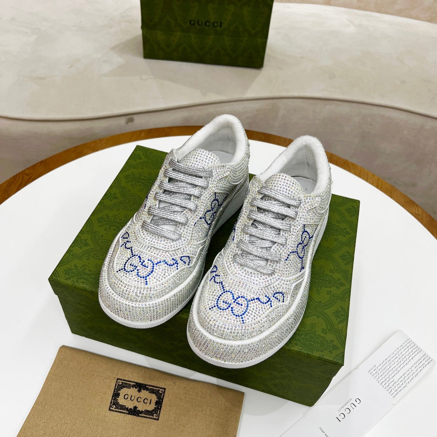 GU Sneakers Stones