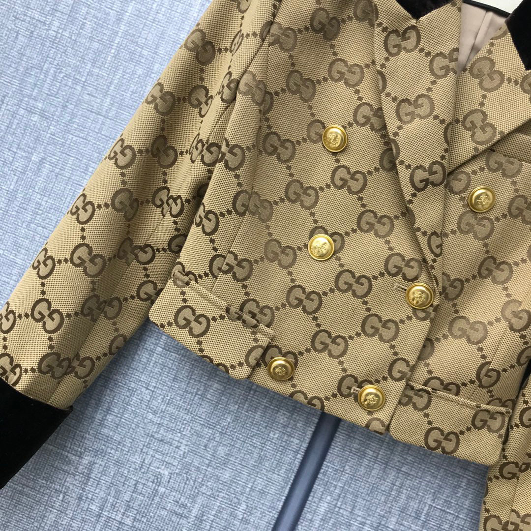 GU Jacket Logo Skirt Suit Woman