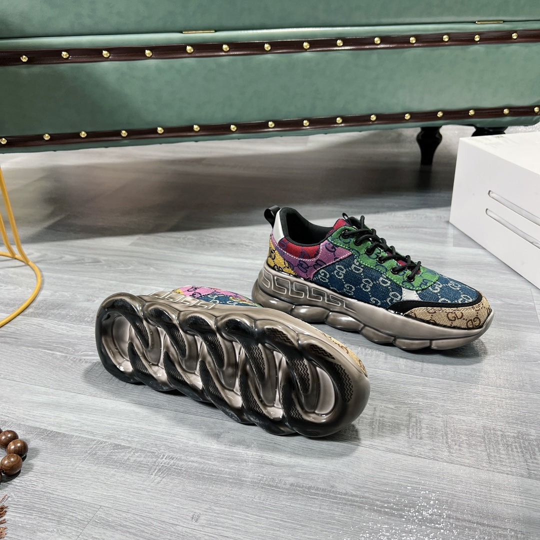 VRC  vs GU  Sneakers Runner