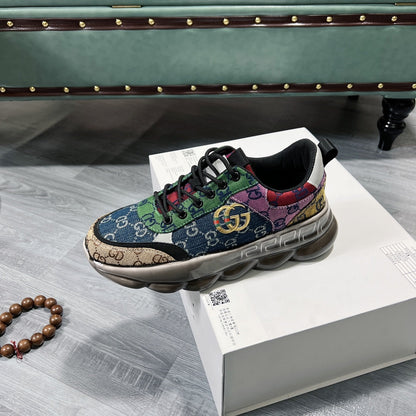 VRC  vs GU  Sneakers Runner