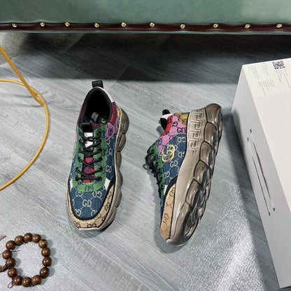 VRC  vs GU  Sneakers Runner