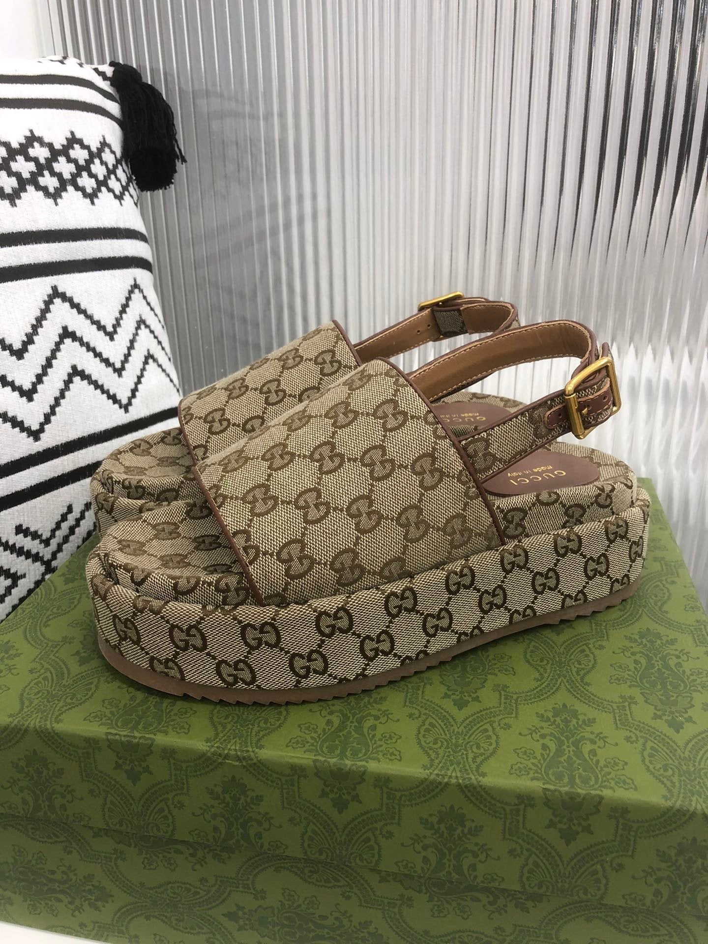 GU Sandals  2 Colors