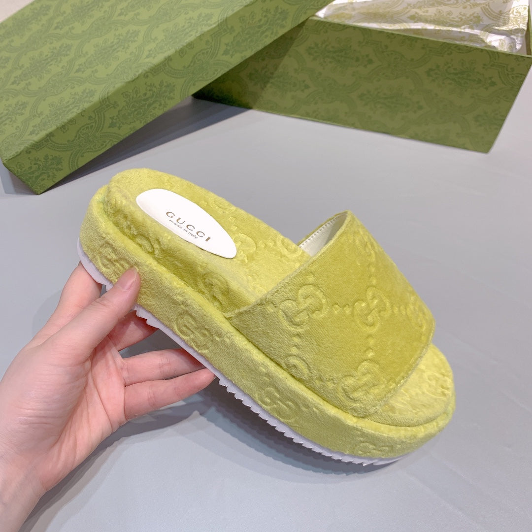 GU Slippers  Platform Wedge 3 Color's Jumbo