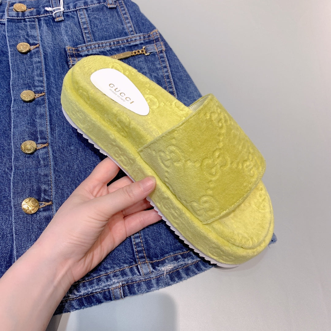 GU Slippers  Platform Wedge 3 Color's Jumbo