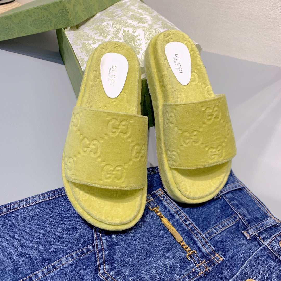 GU Slippers  Platform Wedge 3 Color's Jumbo