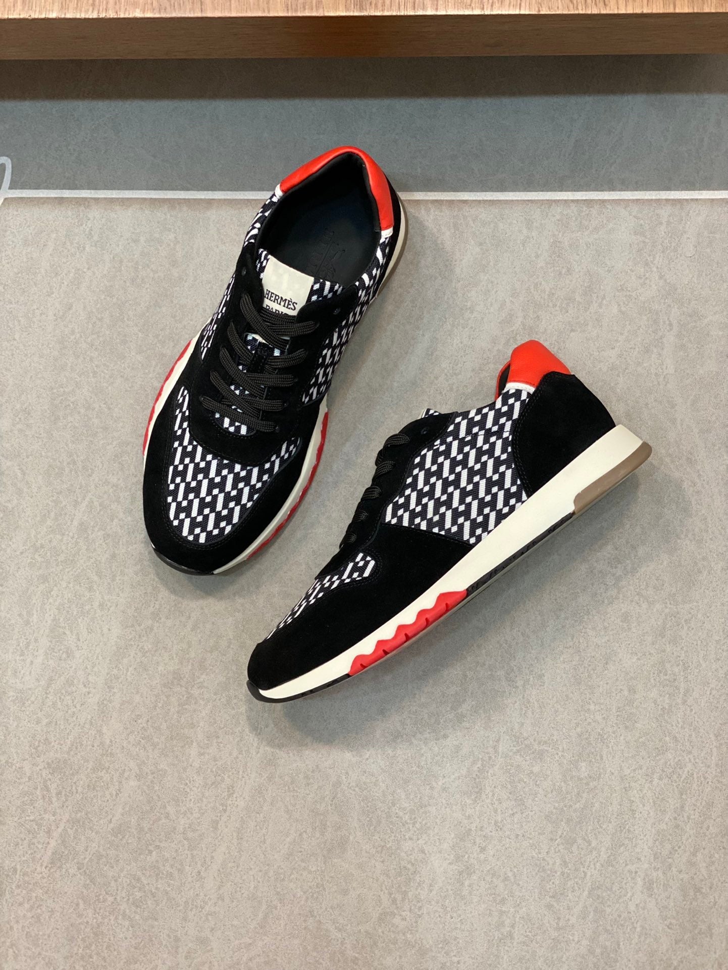 HRM Sneakers