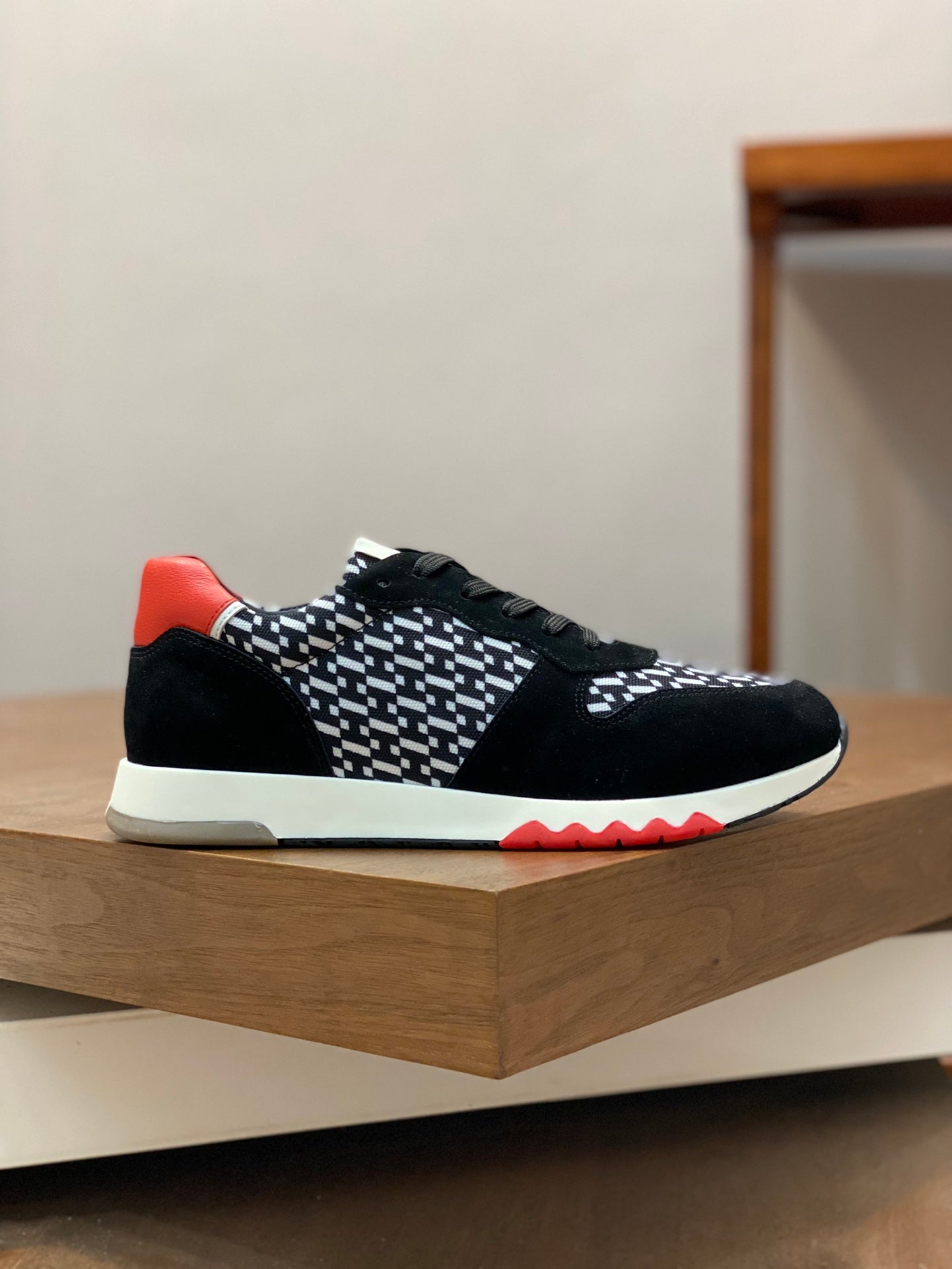 HRM Sneakers