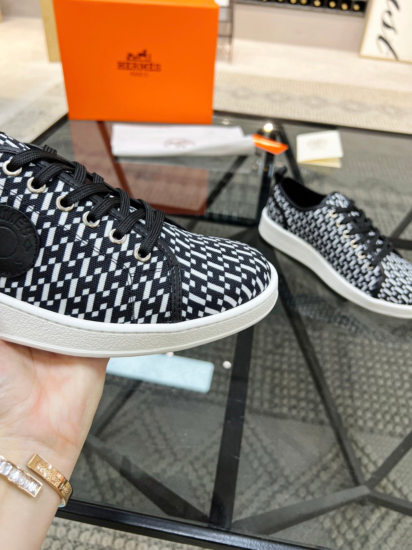 HRM Sneakers    2 Color 's